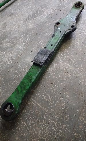 Ремонт нижніх ричагів навіски John Deere. Вся Украина