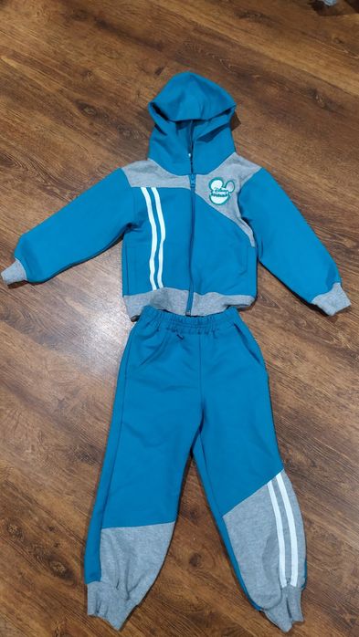 Спортивний костюм для дівчинки