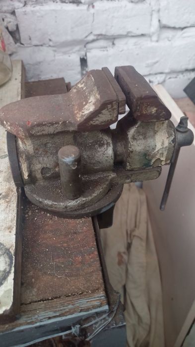 Тиски б/у времен  СССР