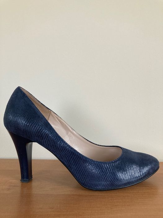 Buty na obcasie granatowe