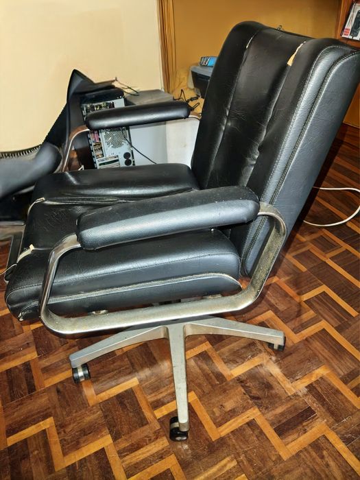 Cadeira de escritório giratória e reclinável
