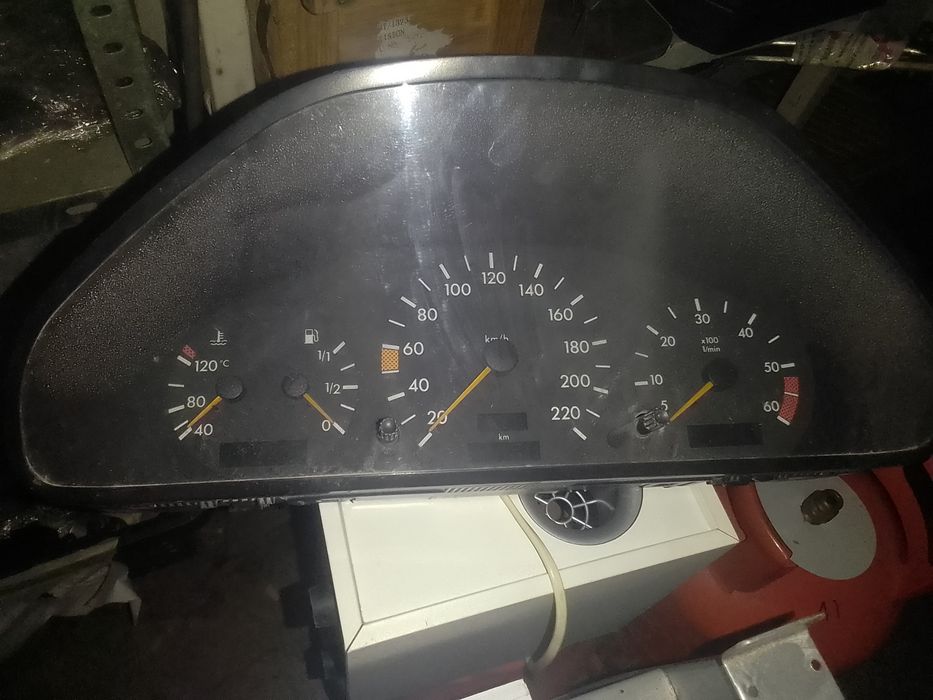 Cuadrande do Mercedes c220ano 99