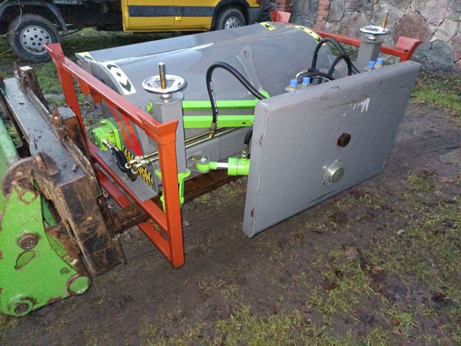Zamiatarka szczotka do ładowarki napęd hydrauliczny i sterowa na boki