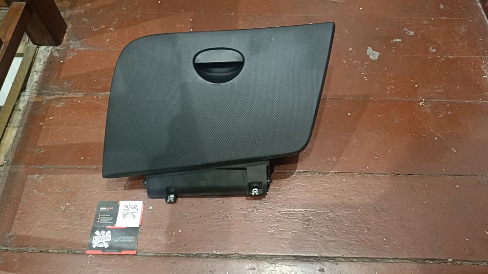 Seat Leon II Schowek