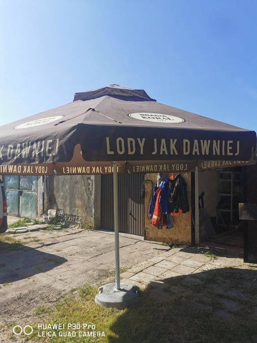 Parasol z podstawą betonową