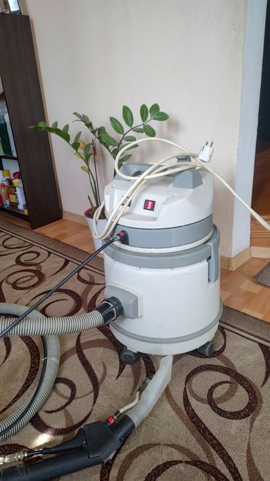 Моющий  профессиональный пылесос