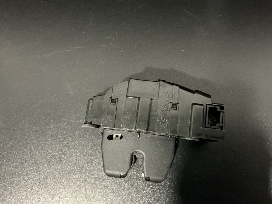 fecho da mala Peugeot 308 ano 2008