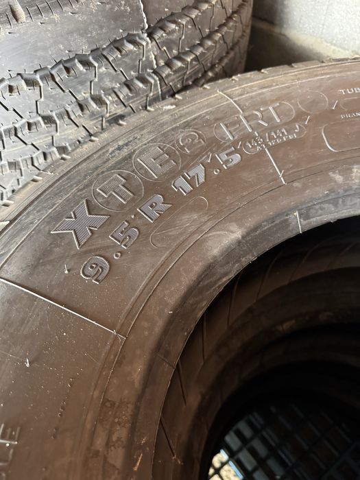 Pneus 9,5 R17,5 Bridgestone/Michelin - NOVOS