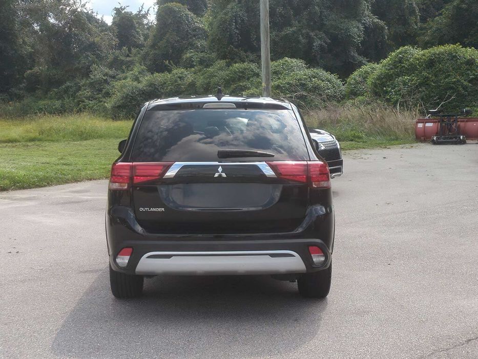 Mitsubishi Outlander      2019