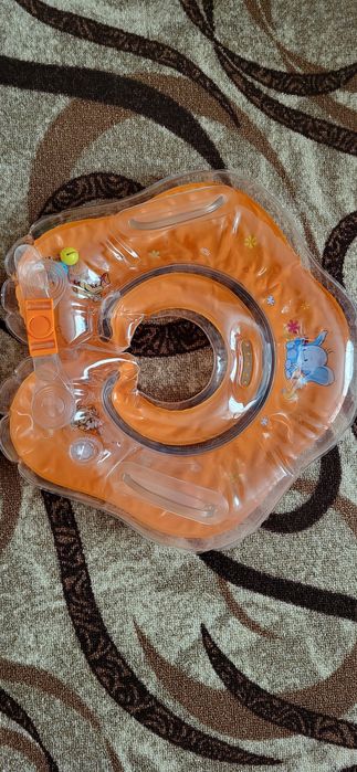 Круг для купання немовлят.  Круг для плавання