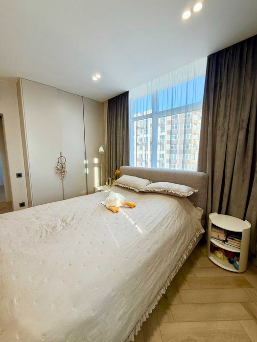 Продам чудову 2-кімнатну квартиру в ЖК Варшавський мікрорайон.