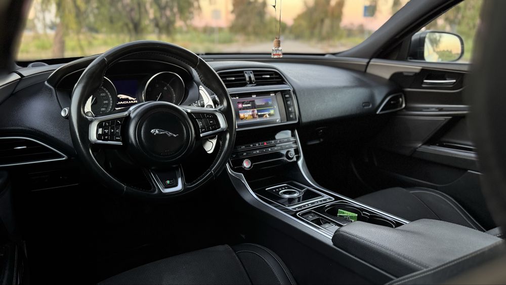 Jaguar XE 2.0D 163Cv Versão R-Sport