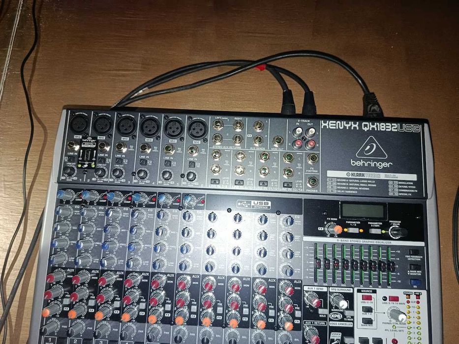 Behringer Xenyx QX1832USB