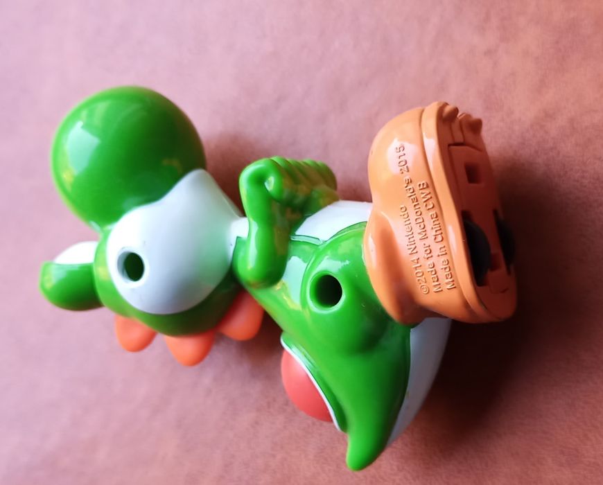 Mcdonalds 
Mcdonalds Happy Meal
Boneco Yoshi Toy .
Super Mario. 
 2015
