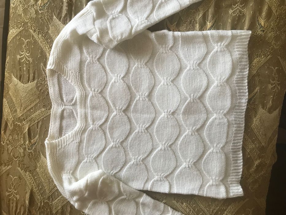 Свитер белоснежно- белый 46 размер.