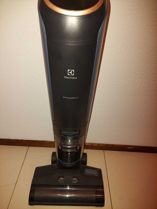 Odkurzacz pionowy Electrolux Ultimate 800. Jak nowy.