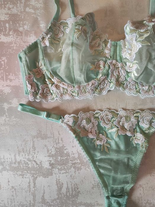 Lingerie – Luxury Handcrafted 85B | New