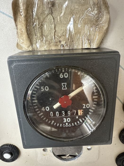 Barco bow rider Rinker Captiva 212 proa aberta, aceito retoma