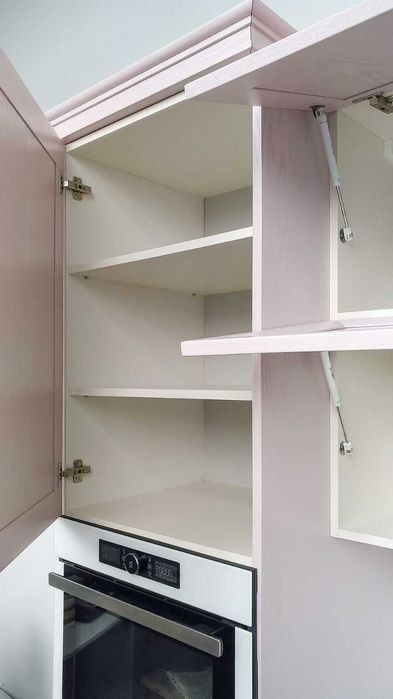 Продаж кухні з дерев'яним фасадом у відмінному стані!