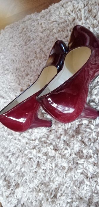 Buty w kolorze bordo