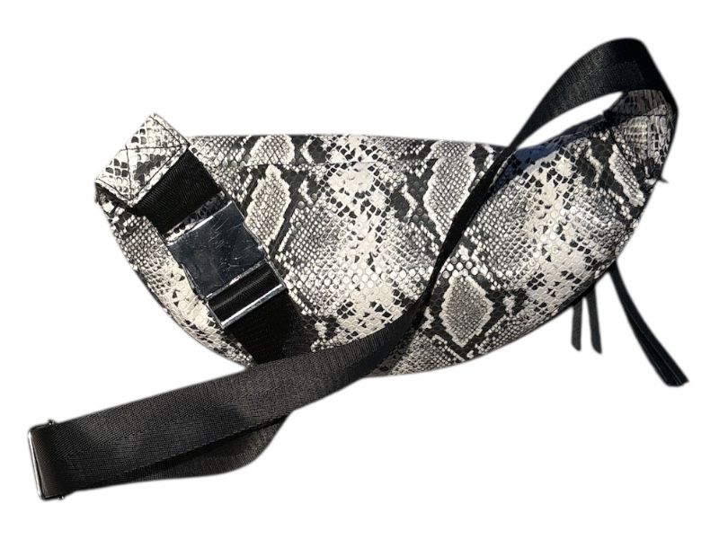 Torebka nerka Accessories – wzór wężowej skóry