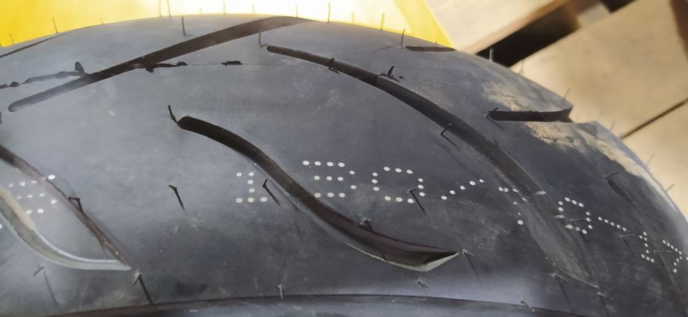 Шина нова є тільки передня 1300