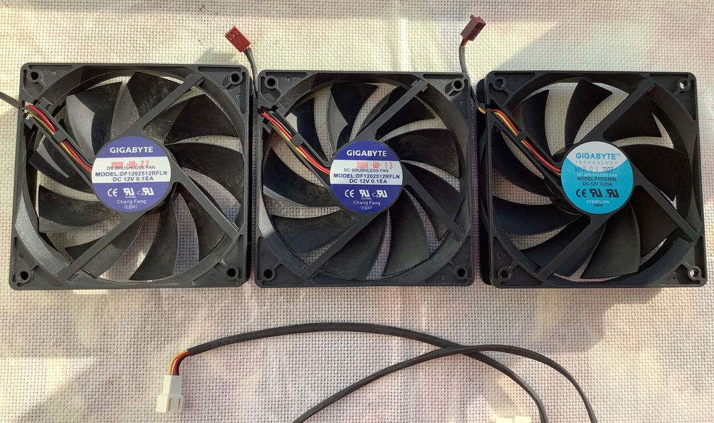 Вентилятор для компьютерного корпуса Gigabyte размер 120 мм
