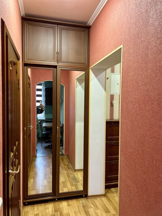 Здається затишна 2-кімнатна квартира в центрі міста 95 кв.(Чашка)