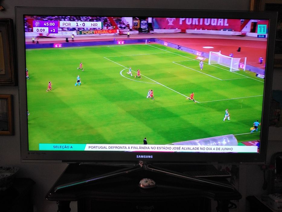 Vendo televisão de samsung modelo 2009 c8000 (3d tv) 3d com 1 óculos