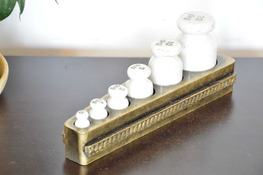 stare ceramiczne ODWAŻNIKI do WAGI szalkowej