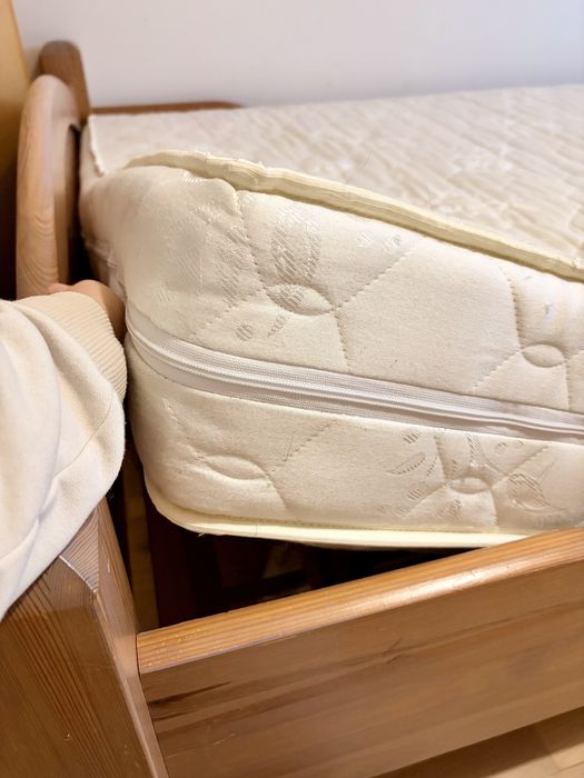 Lozko lite drewno sosnowe 120x200, ratan, bejca