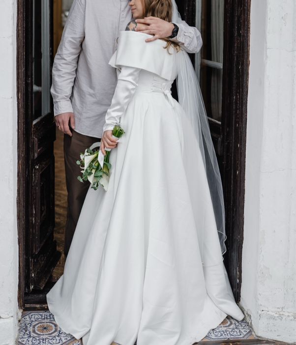 Весільна сукня атласна