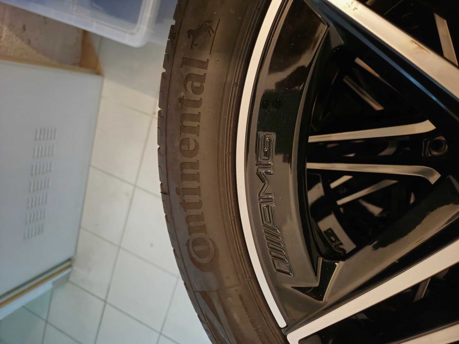 Jantes novas originais Mercedes AMG de 18 polegadas.