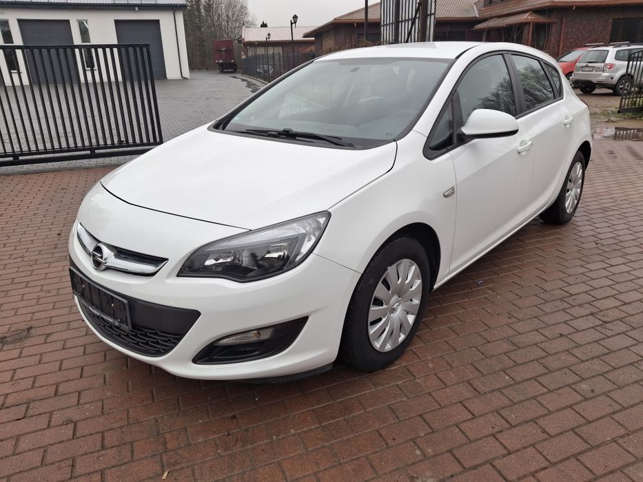 Opel Astra J benzyna