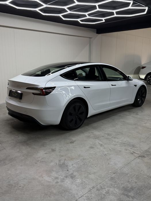 Tesla Model 3 SR Highland