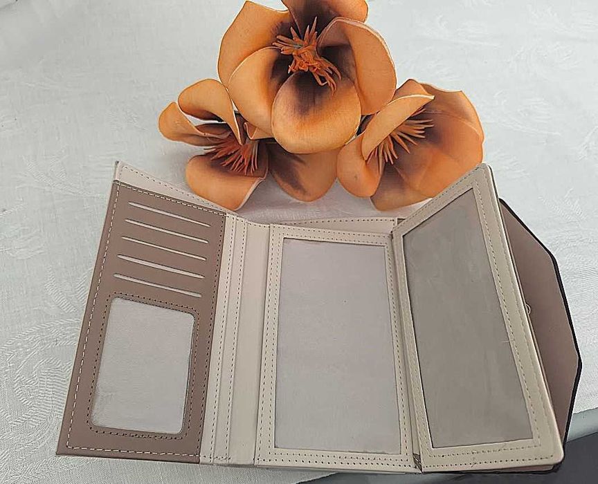 carteira feminina, elegante, nova sem etiqueta - pacomartinez