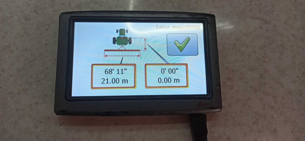 Агро курсовказівник GPS паралельне водіння Leica mojoMINI