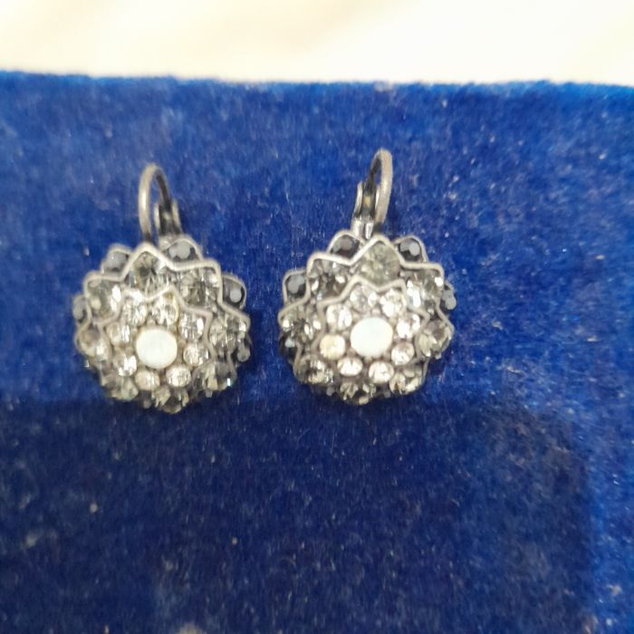 Brincos com pedras novos