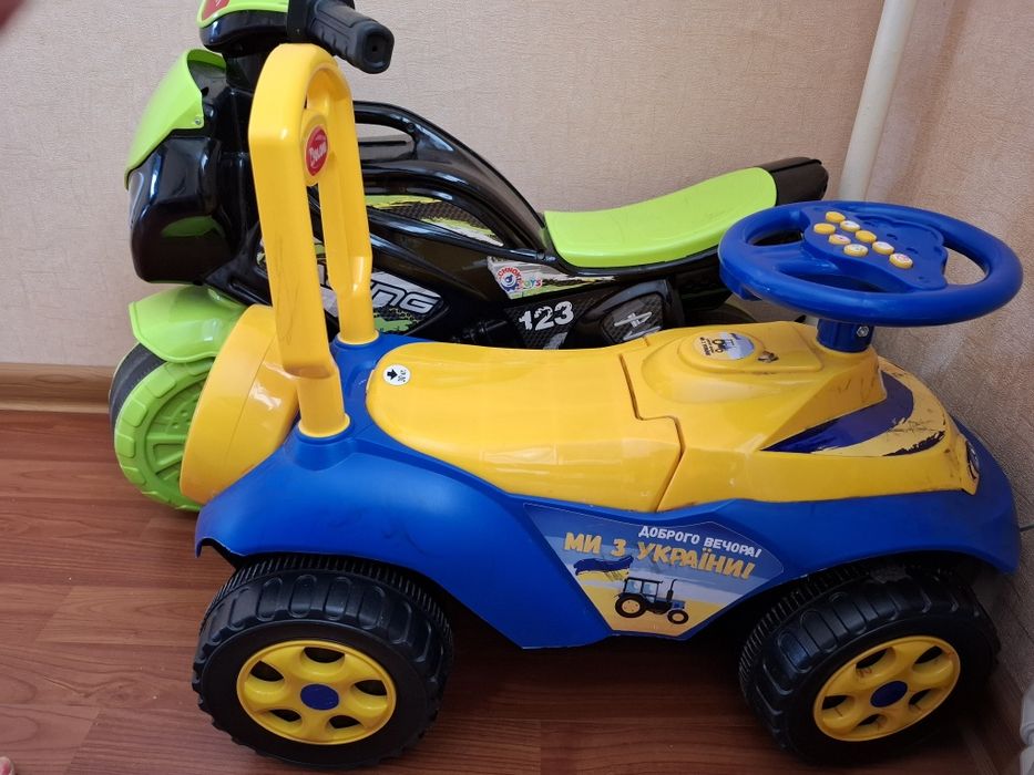 Машинка іграшка біговел
