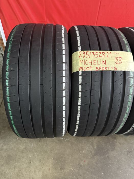 Pneus 295/35/21 Michelin impecaveis