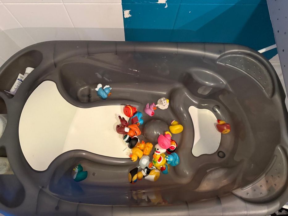 Banheira com muda fraldas