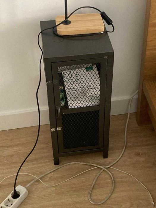 Armário de metal - disponivel em tamanho grande e pequeno