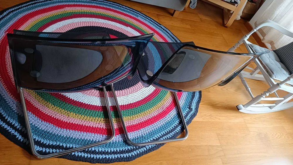 Cadeira em acrilico - CADA CADEIRA 15€