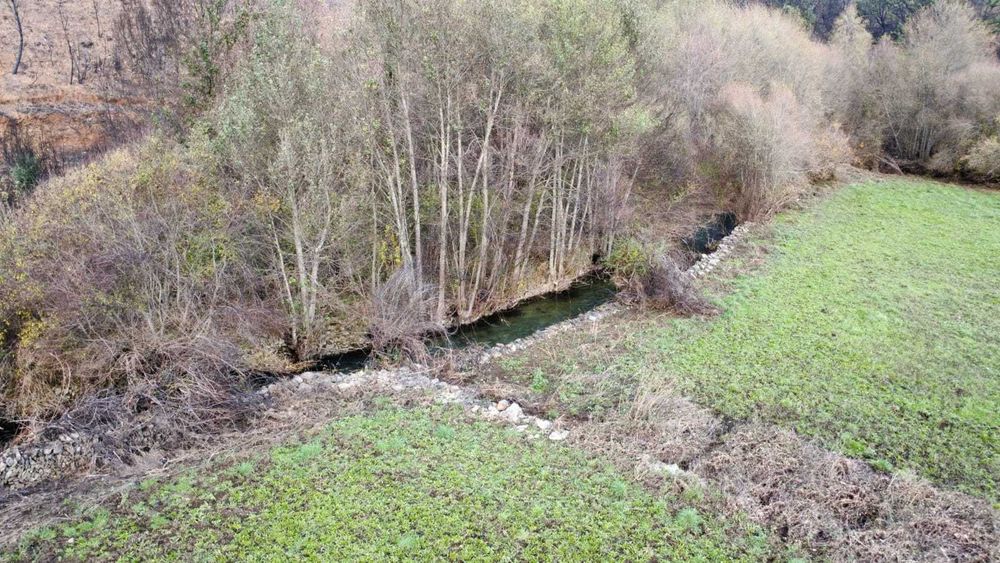 Terreno Rústico com Ribeiro