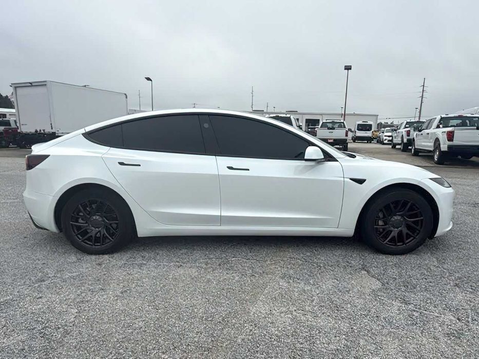 Tesla Model 3      2025