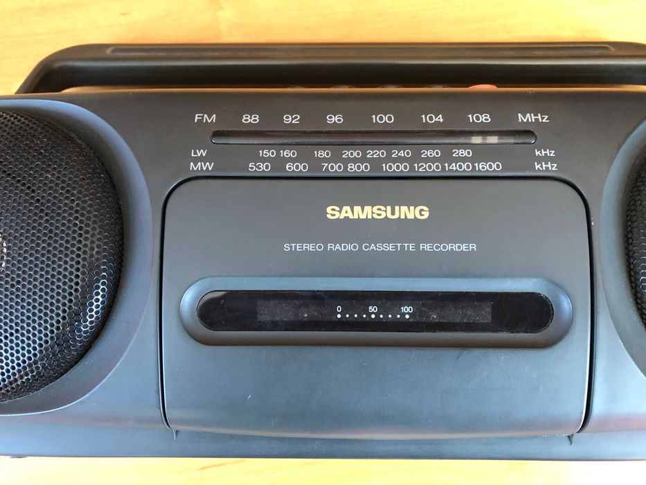 Radio stereo FM Samsung ST-125 z magnetofonem kasetowym