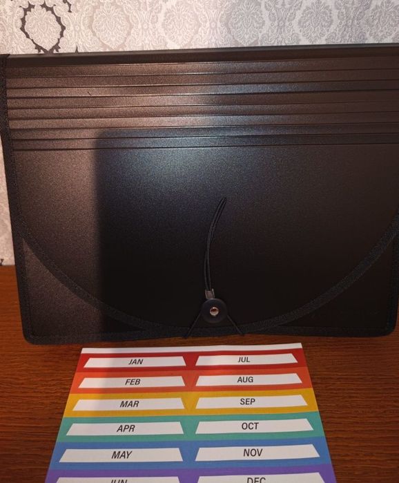 Teczka na dokumenty z przegródkami