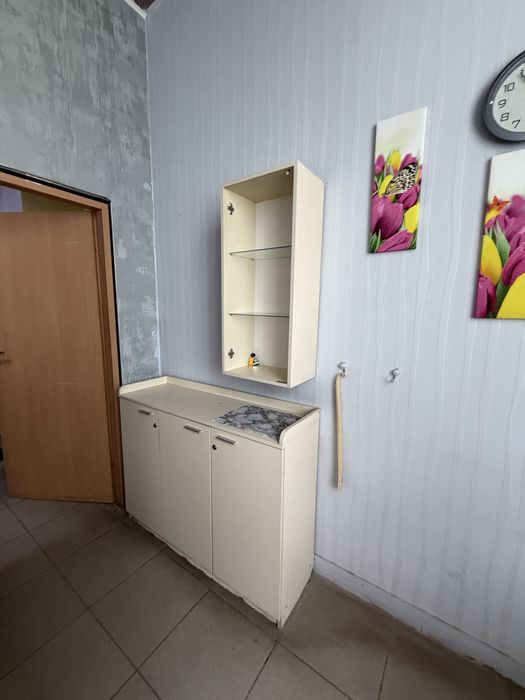 Продам меблі б/у в гарному стані для салону краси: крісло педікюрне, мийку, крісло, пересувні тумбочки, дзеркала , массажний стіл та інше