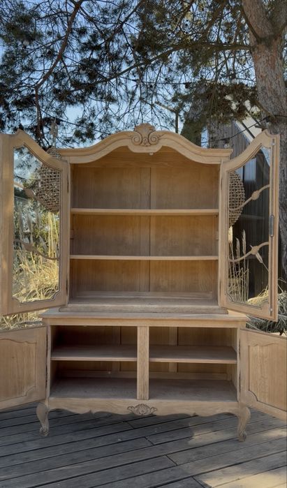 Ludwikowska witryna w stanie surowym