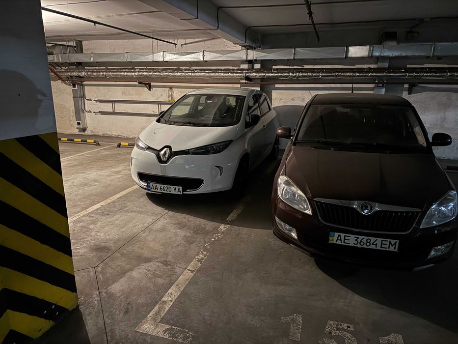 Оренда паркінгу для автомобіля, мотоцикла. McDonald's Шулявка